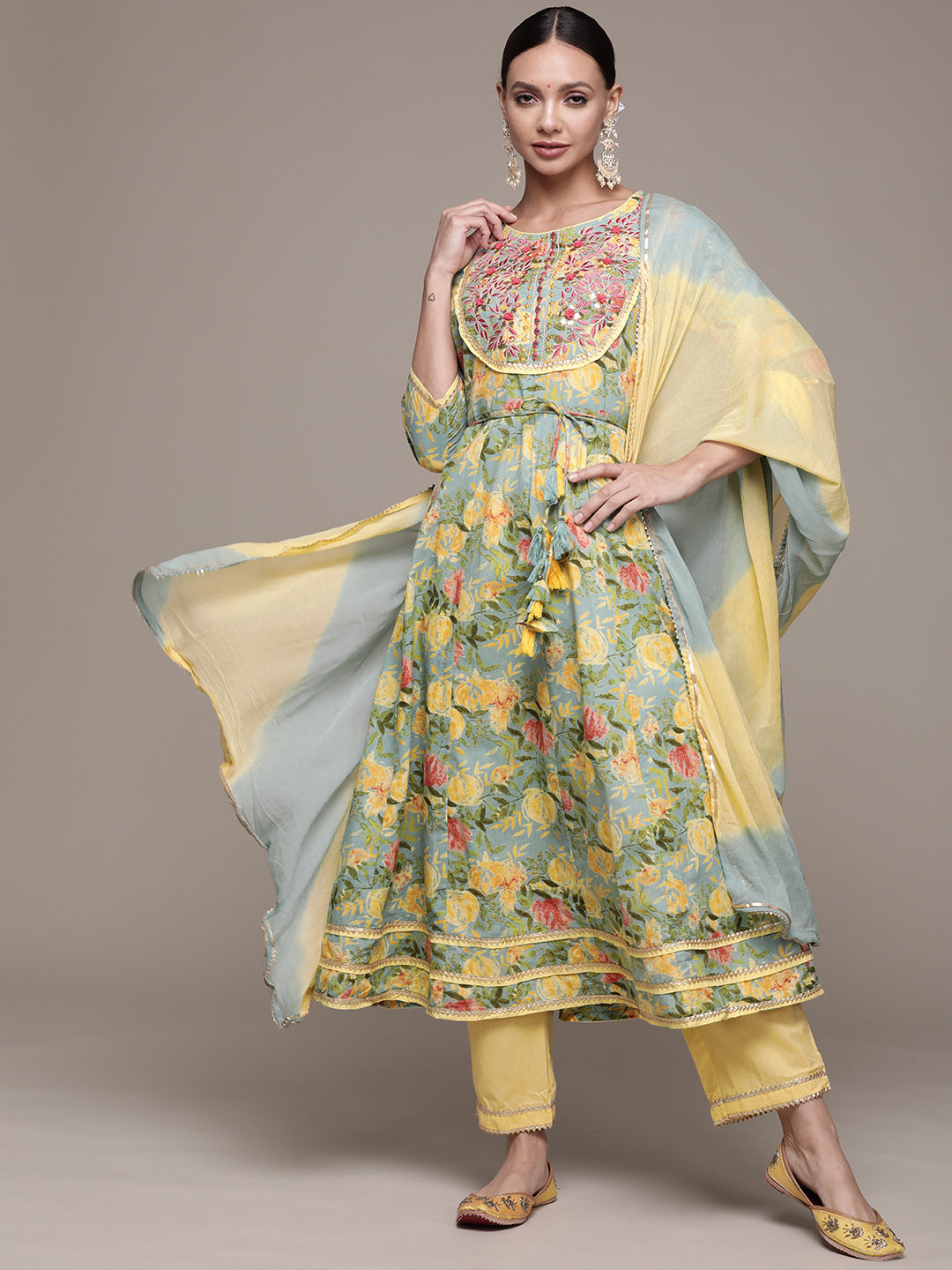 Ishin Women's Green Cotton Embroidered Anarkali Kurta Set With Dupatta