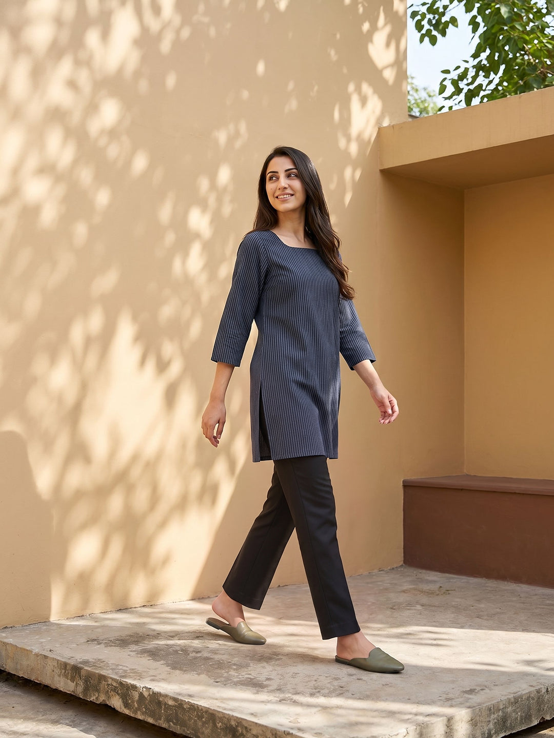 ISHINWKURTI5030NVYBLU