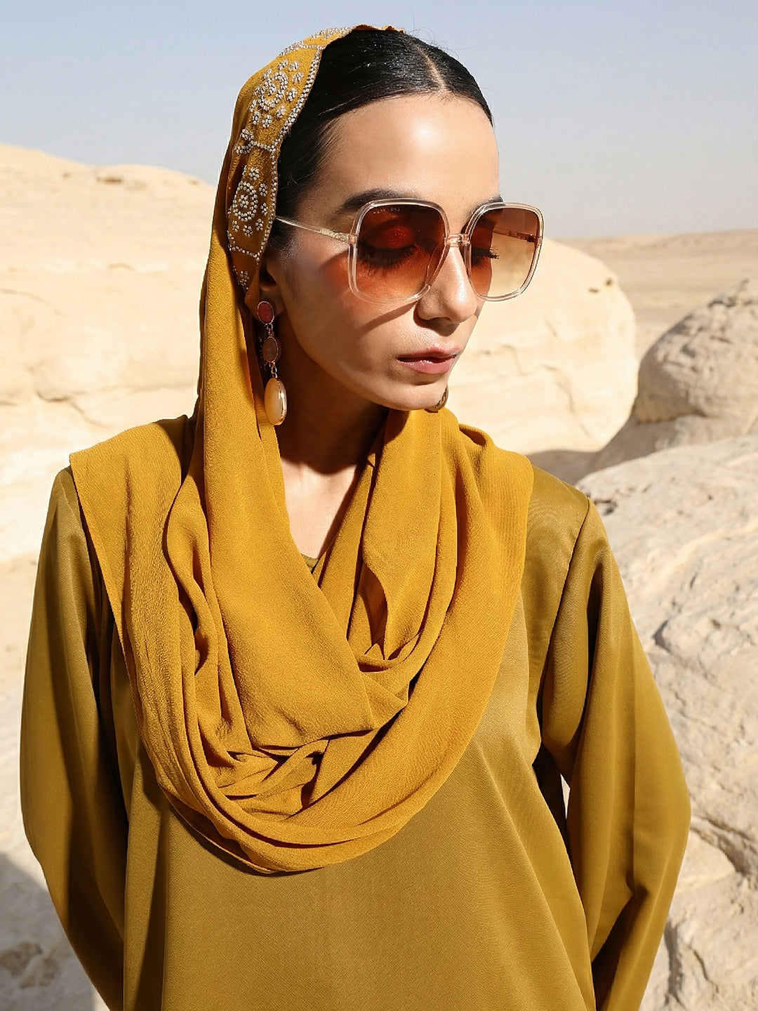 Rich Poly Georgette Embellished Regular Abaya with Hijab