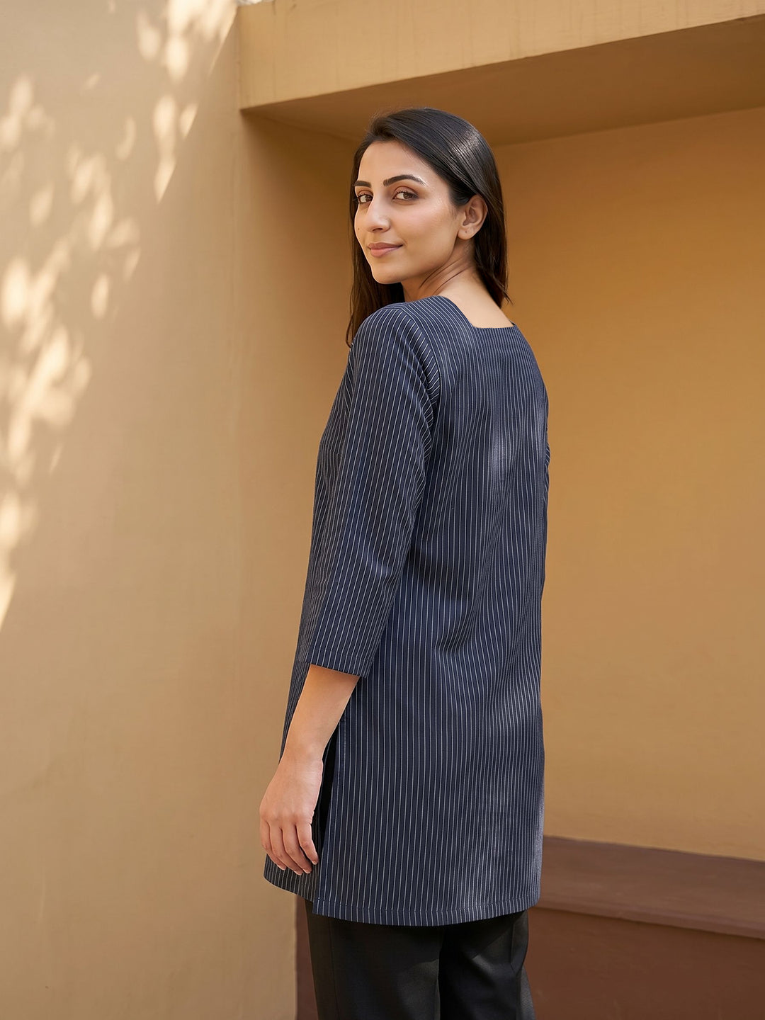 ISHINWKURTI5030NVYBLU