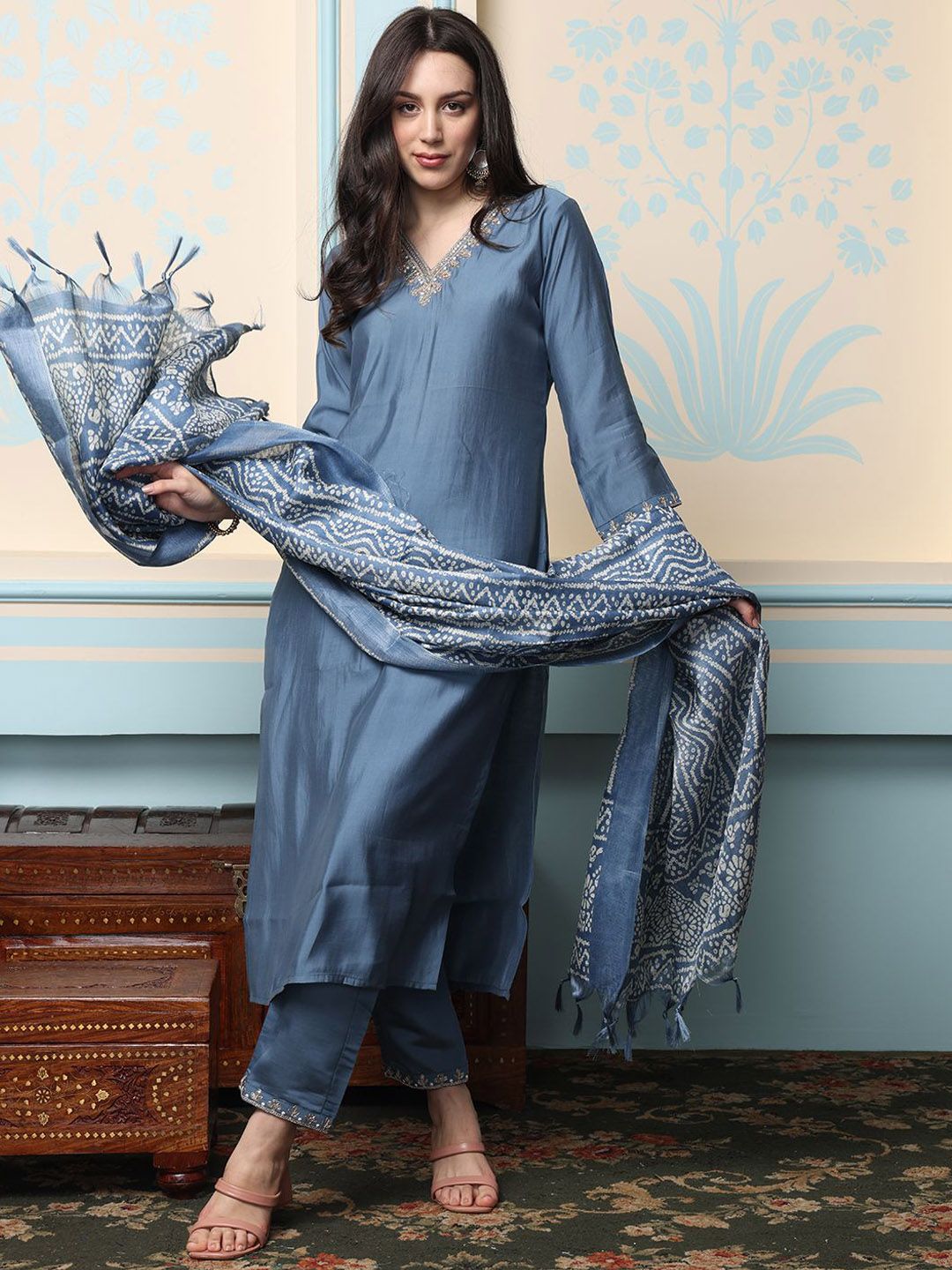 Grey Art Silk Zari Embroidered Kurta Set With Straight Bottom And Flowy Bandhani Printed Dupatta And Tassels