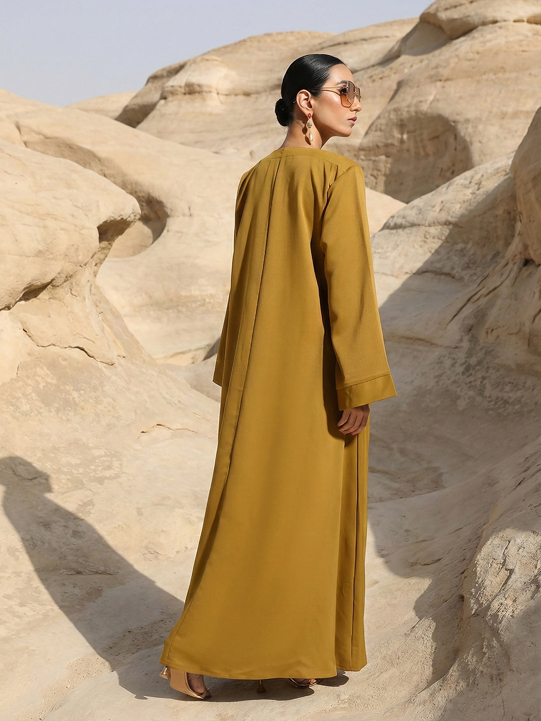 Rich Poly Georgette Embellished Regular Abaya with Hijab