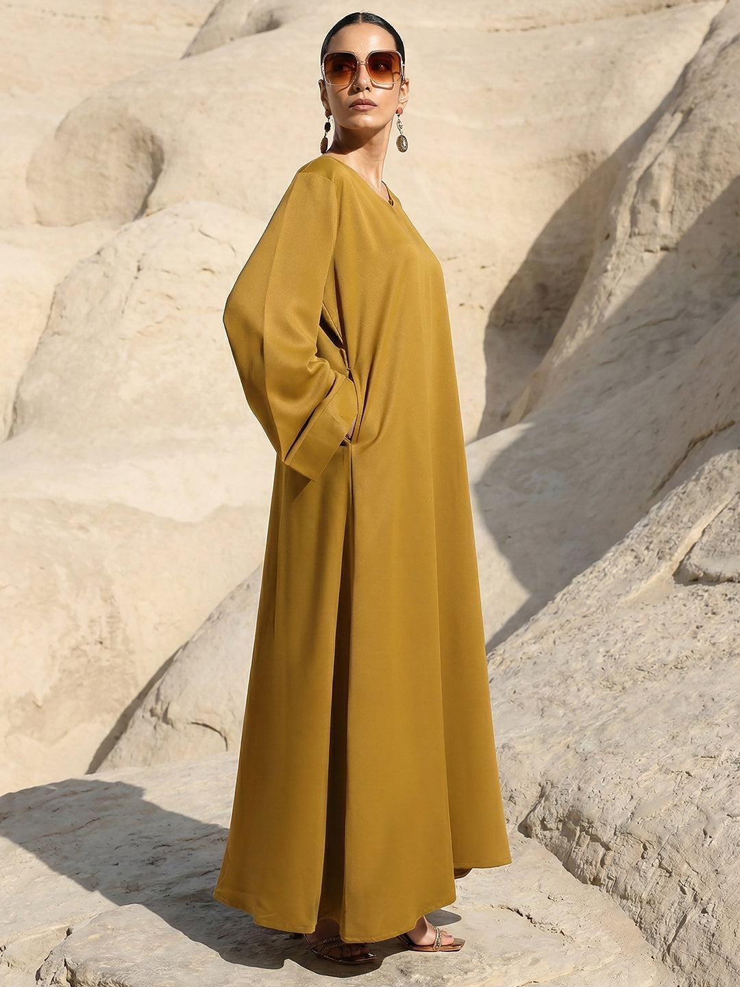 Rich Poly Georgette Embellished Regular Abaya with Hijab