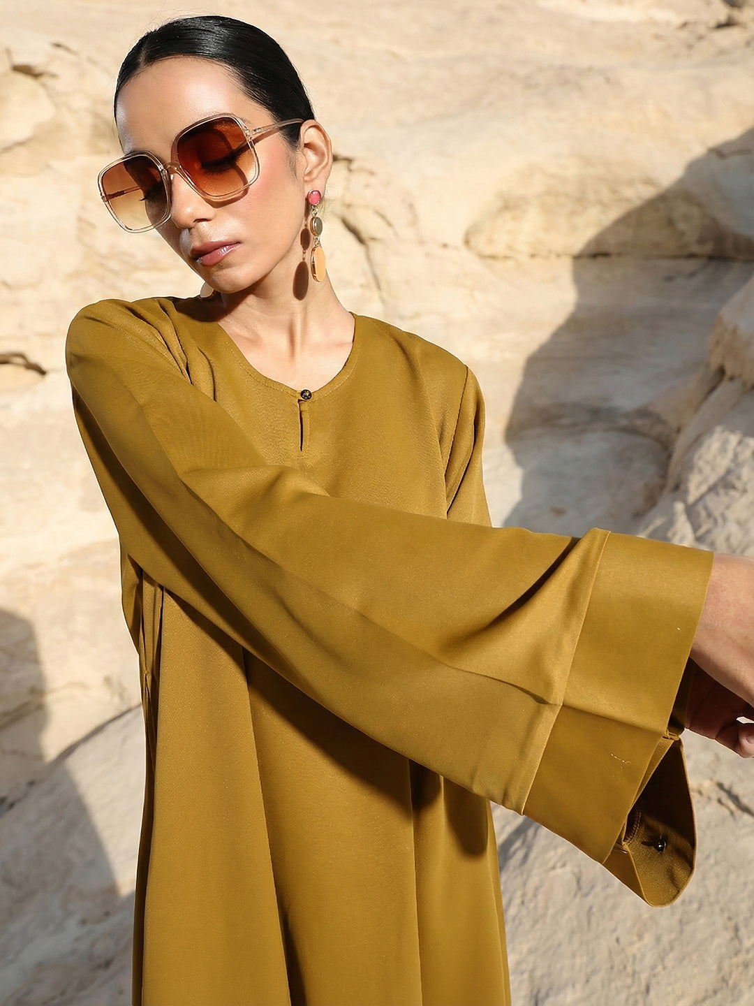 Rich Poly Georgette Embellished Regular Abaya with Hijab