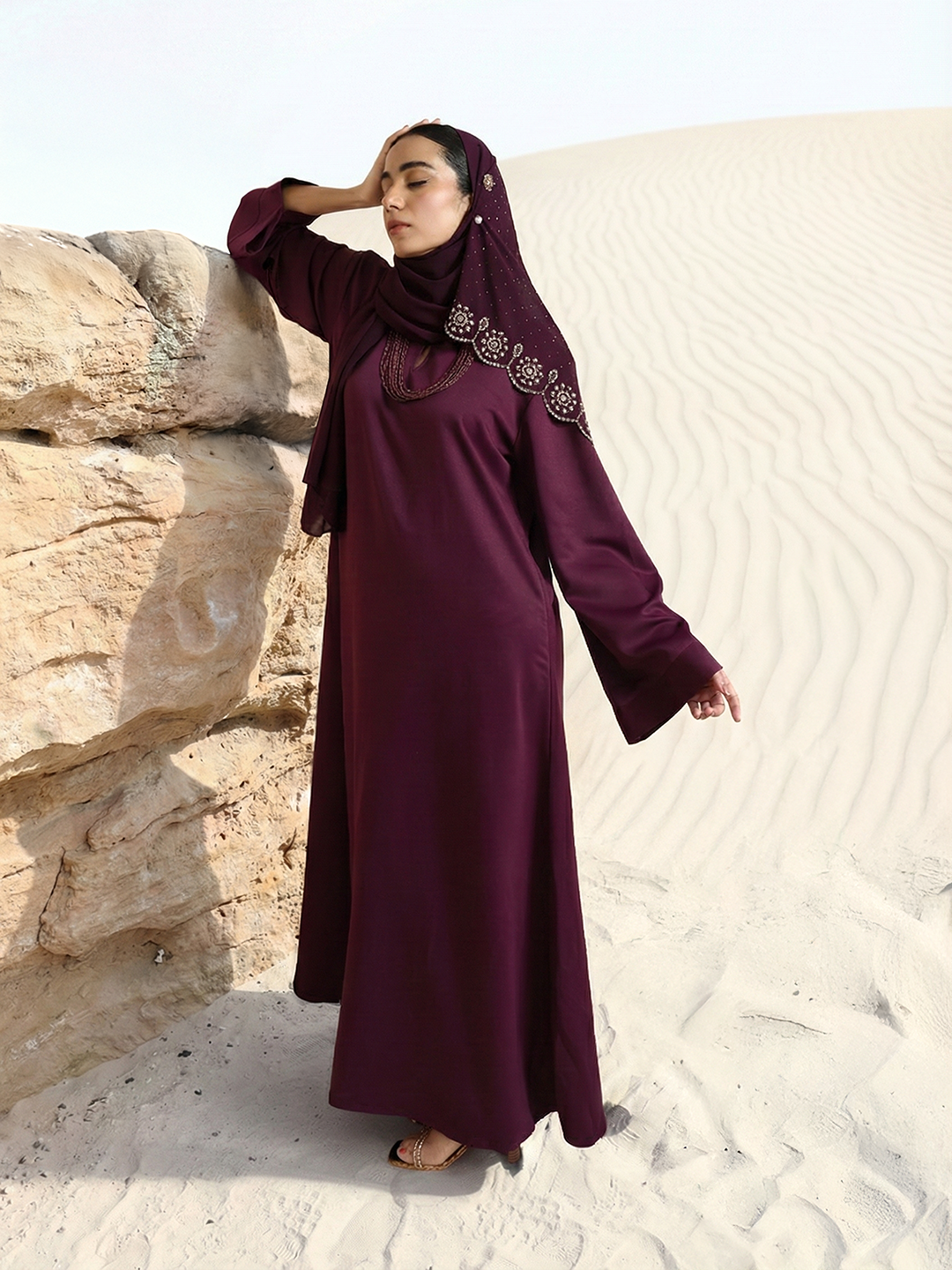 Rich Poly Georgette Embellished Regular Abaya with Hijab