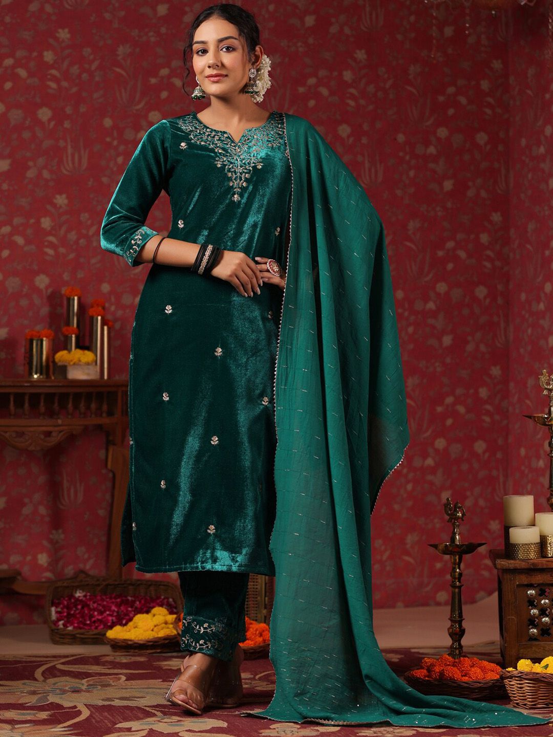 Green Velvet Zari Embroidered Kurta Set With Sheer Voile Butta Dupatta
