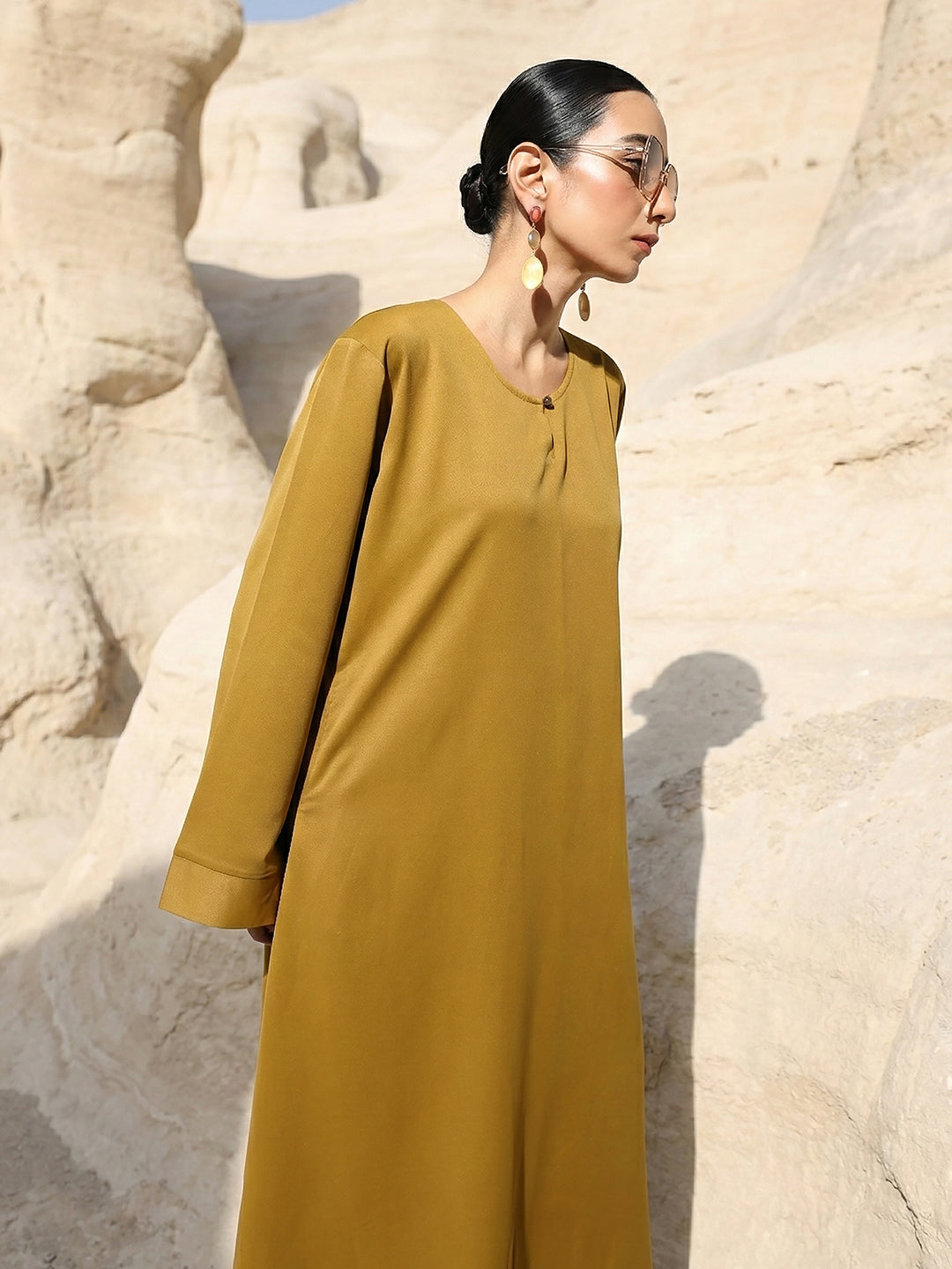 Rich Poly Georgette Embellished Regular Abaya with Hijab