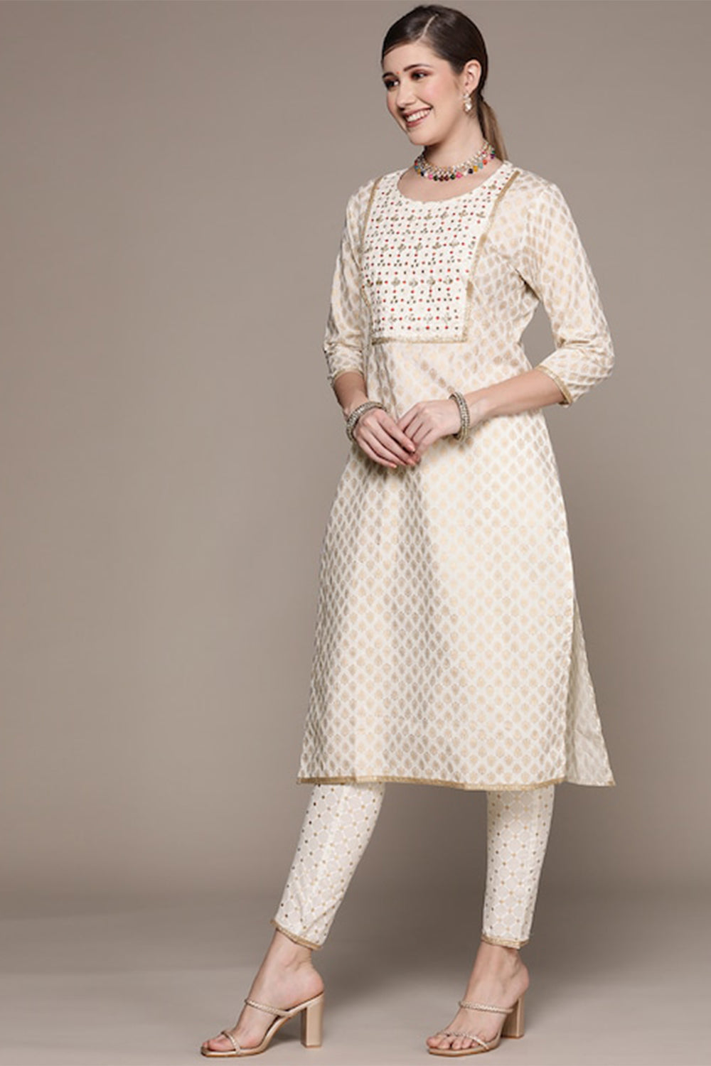 Ishin Women's Off White Embroidered Staright Kurta Set
