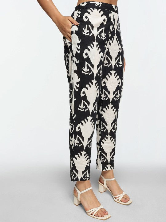 Comfy Black Cotton Printed Regular Fit Co-Ords With Lapel Collar
