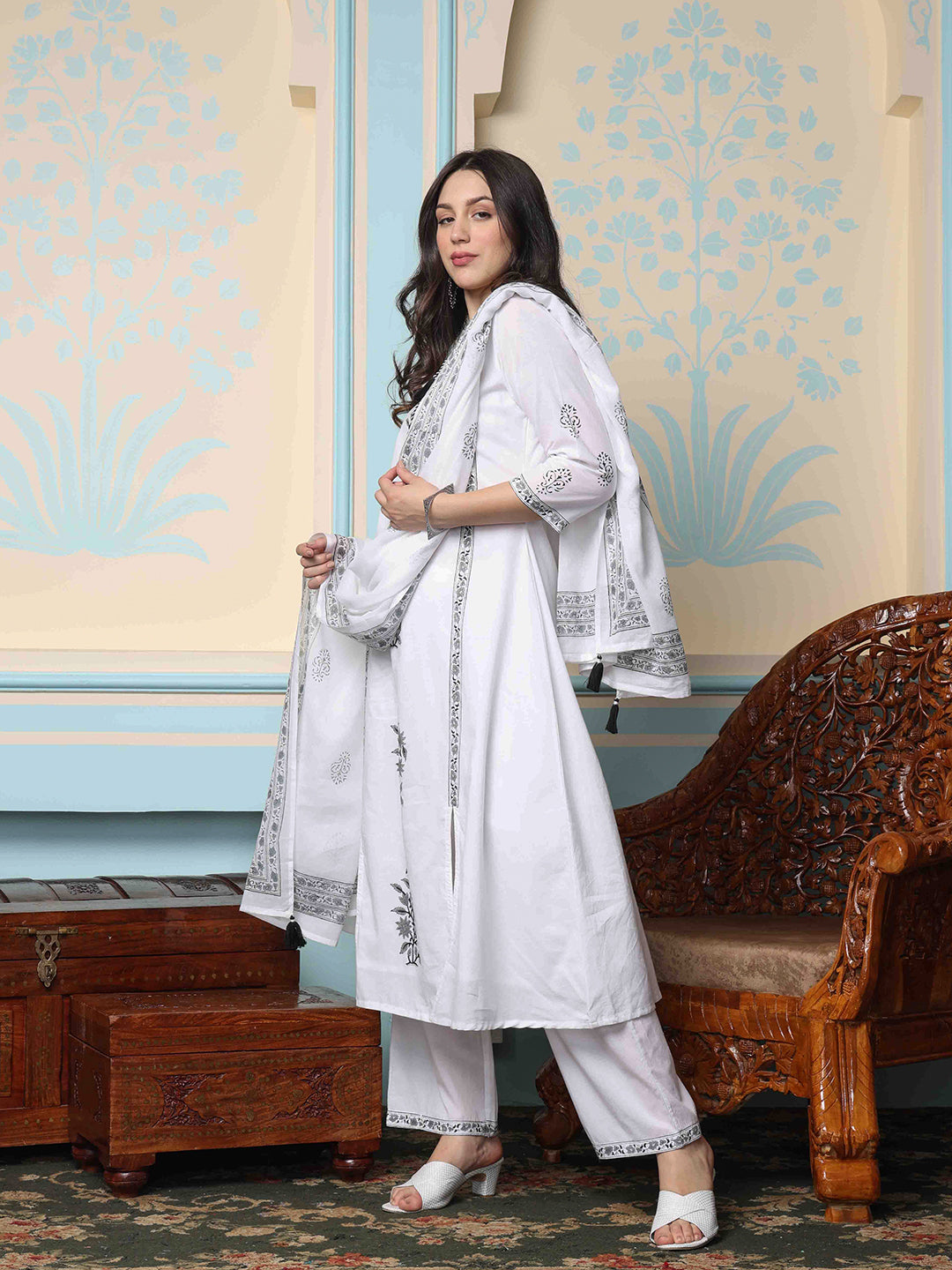 Comfy White Purecotton printed Aline fit kurta set with dupatta