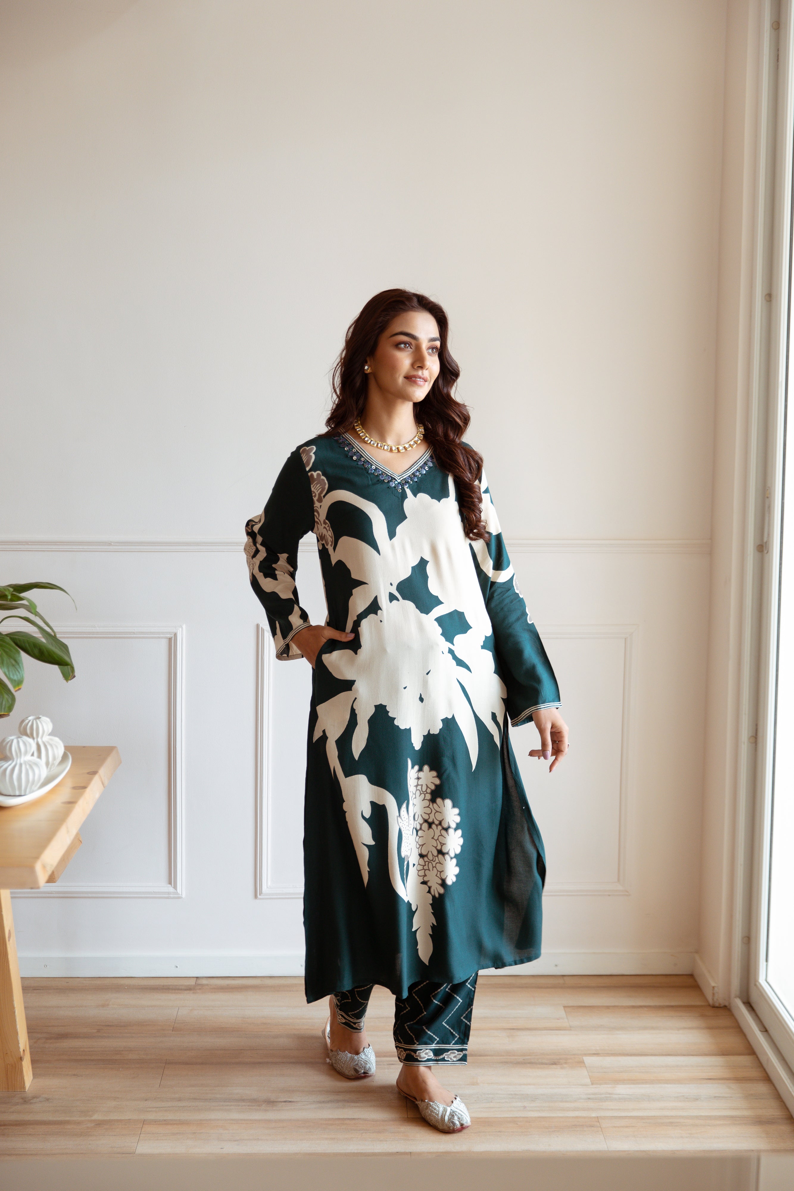 Comfy Rayon Floral Printed Straight Kurta Set With Straight Bottom