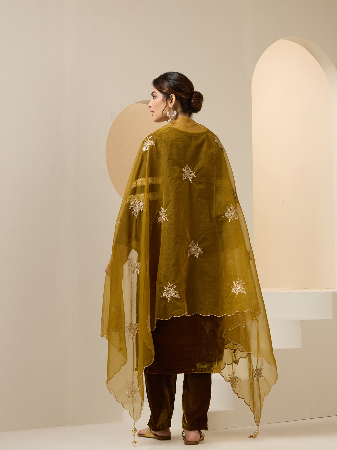 Deep Olive Velvet Embroidered Straight Kurta Set With Straight Bottom And Scalloped Dupatta