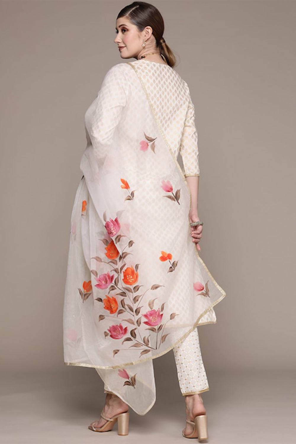 Ishin Women's Off White Embroidered Staright Kurta Set
