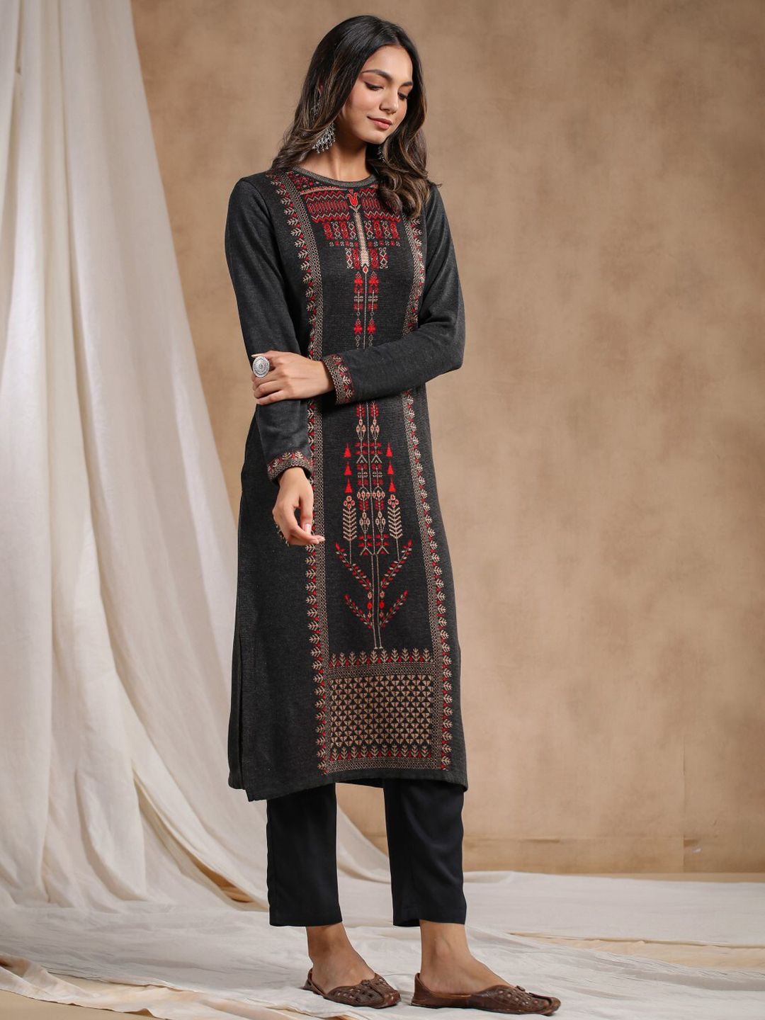 Warm Charcoal Acrylic Ethnic Motif Printed Kurta Set With Jacquard Knitted Design