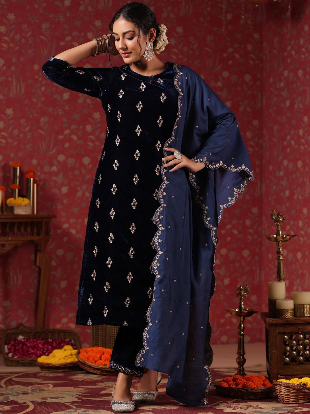 Navy Blue Velvet Zari Embroidered Kurta Set With Sheer Scalloped Lace Dupatta