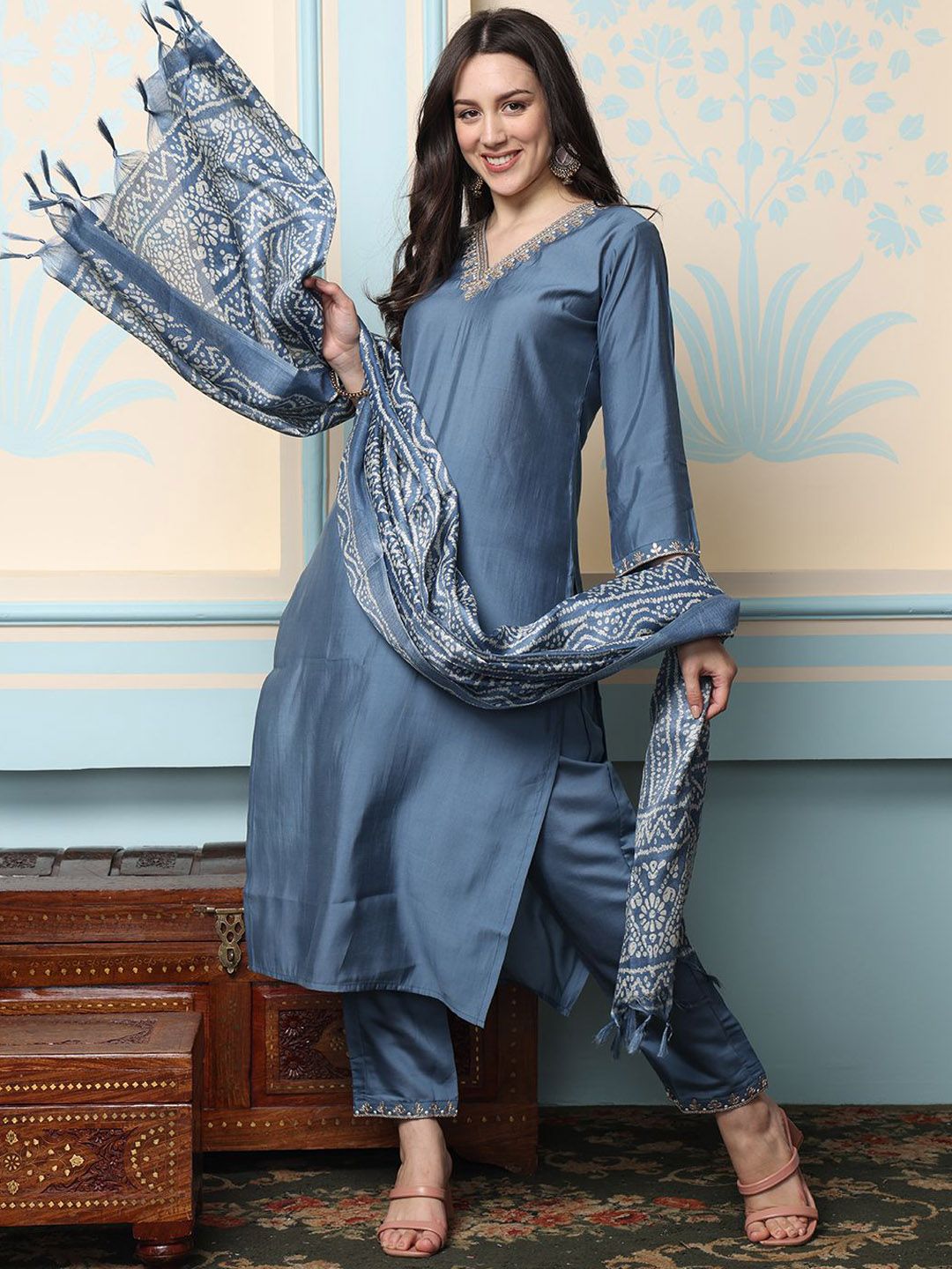 Grey Art Silk Zari Embroidered Kurta Set With Straight Bottom And Flowy Bandhani Printed Dupatta And Tassels