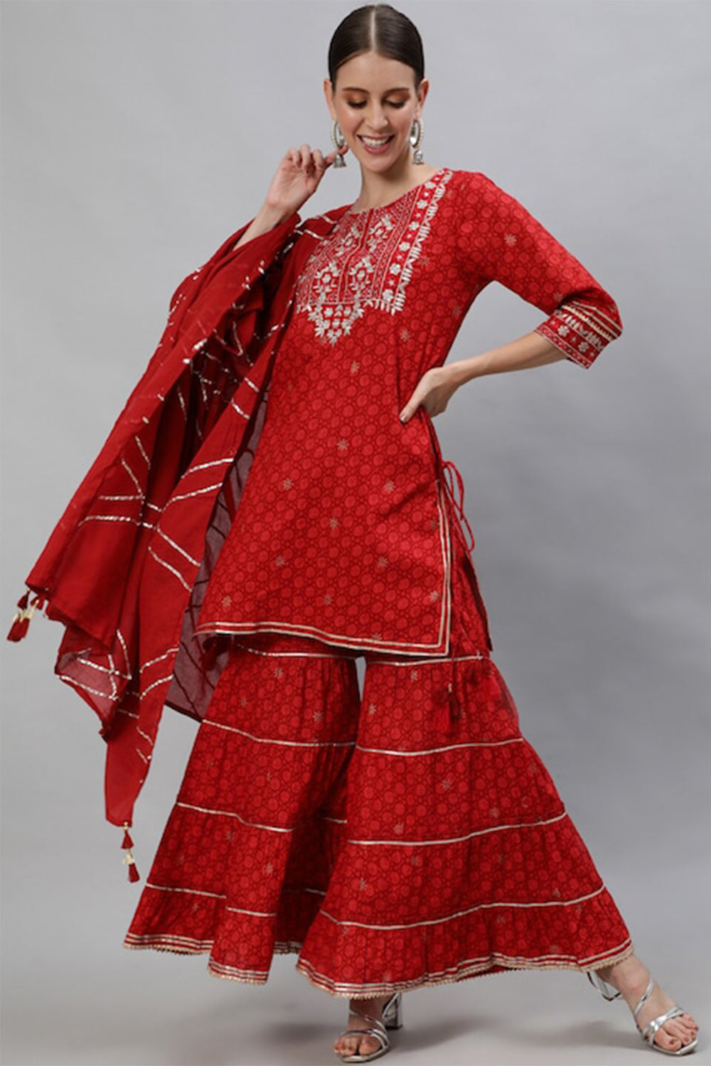 Ishin Women Maroon Bandhani Embroidered Kurta Set