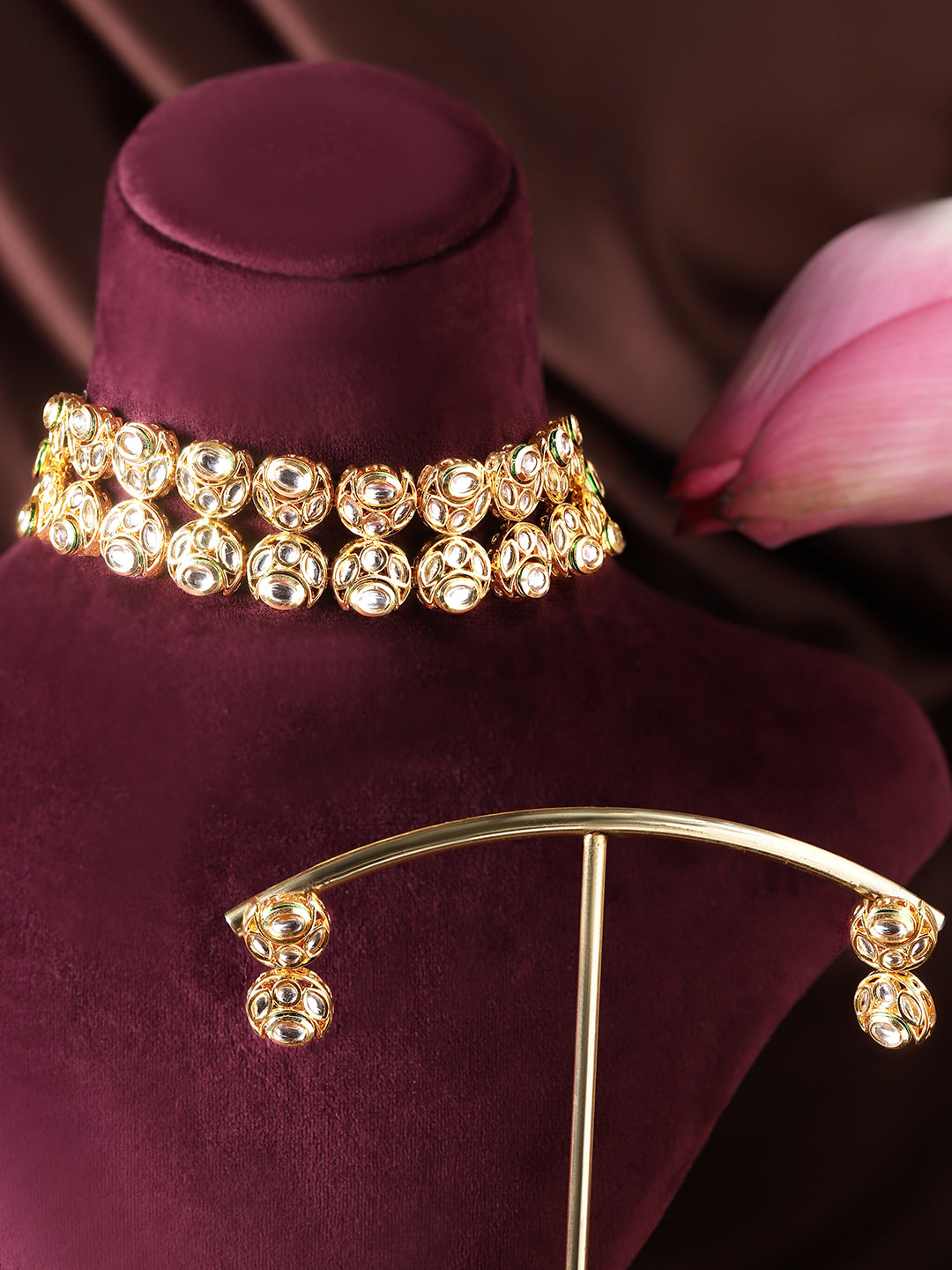 Ishin White Colour Gold plated Kundan Choker