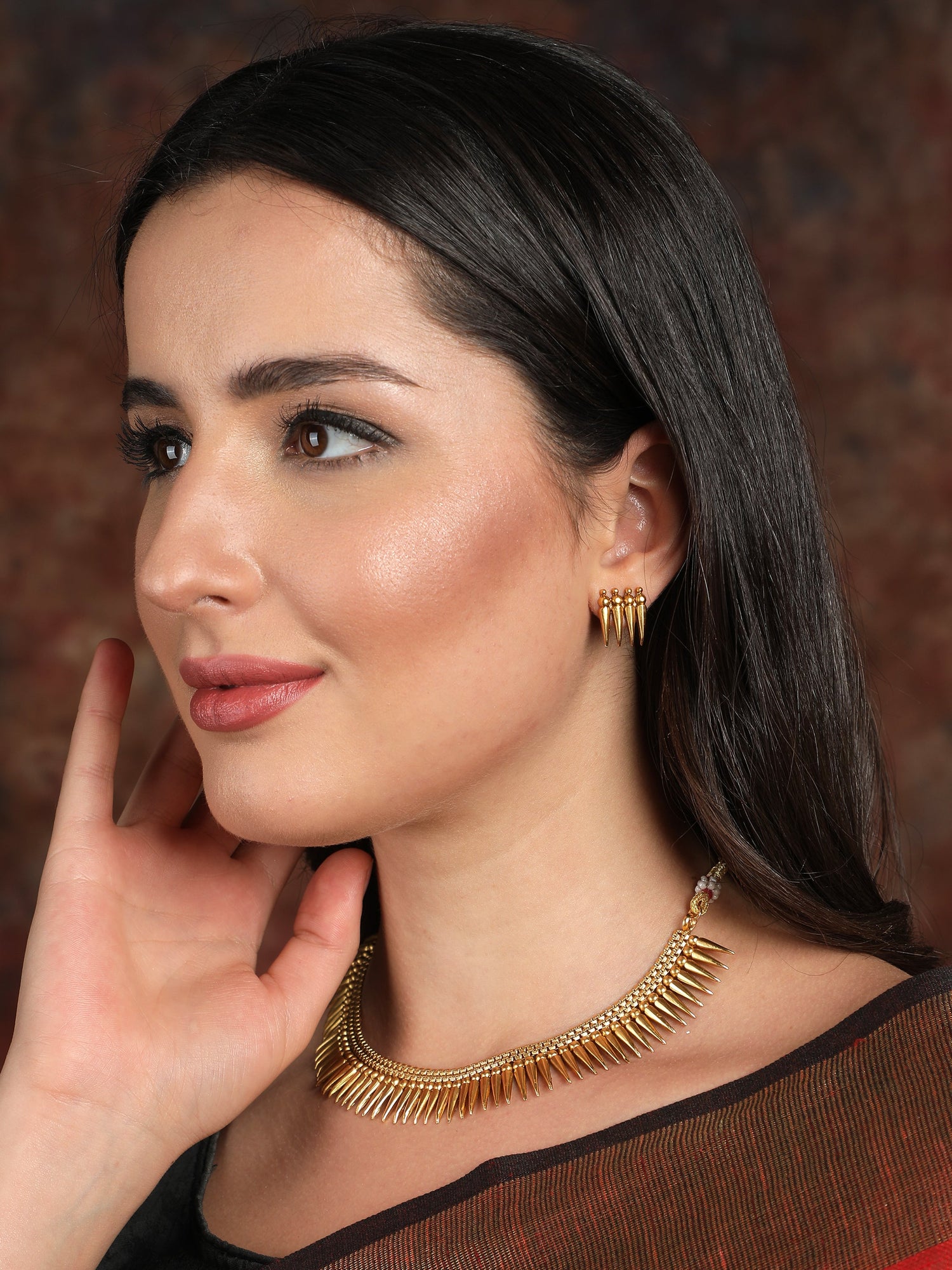 Ishin Women's Dull Gold Plated Temple Choker Jewellery Set