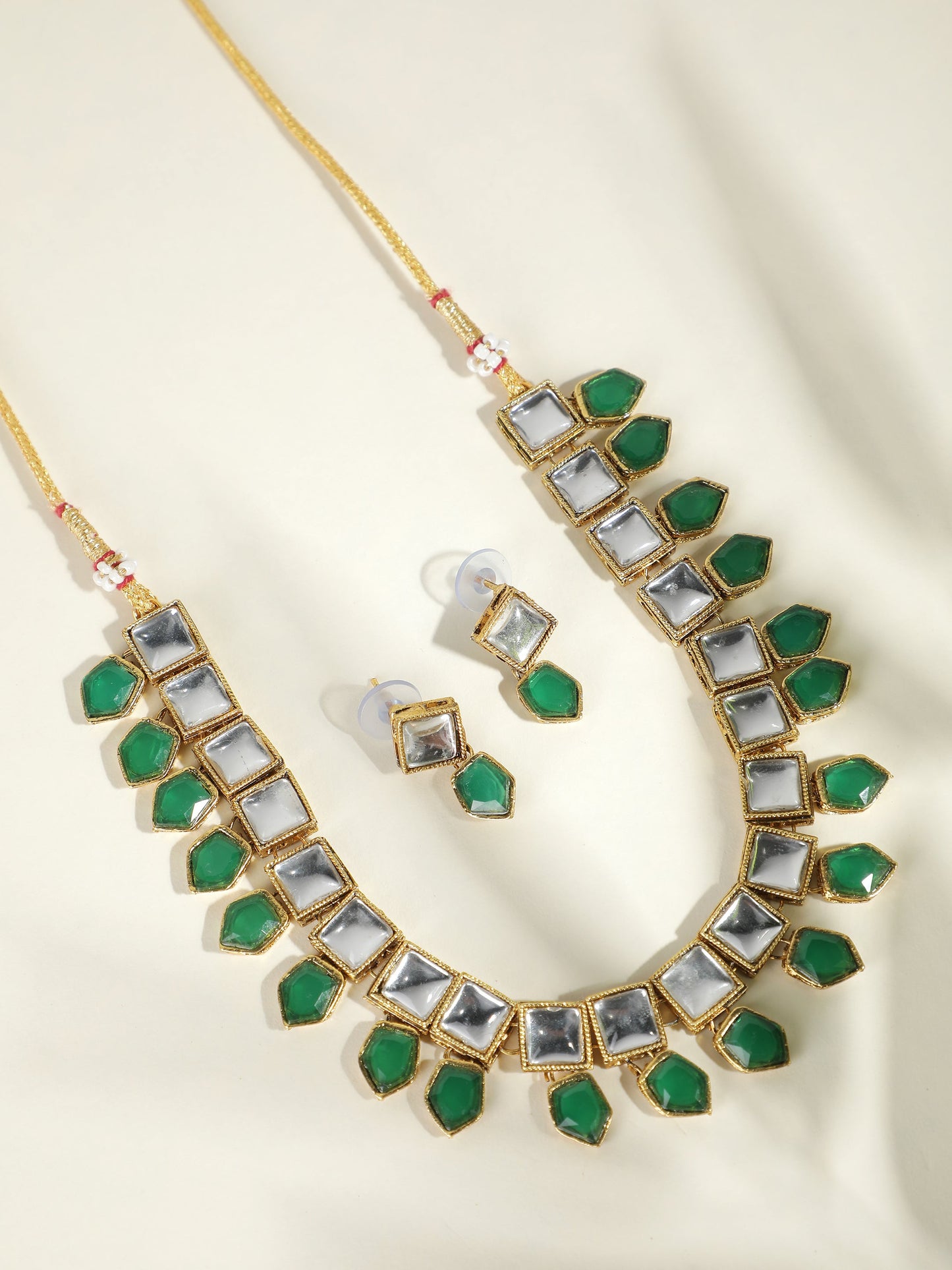 Ishin Women's Gold Toned Kundan Choker Jewellery Set 