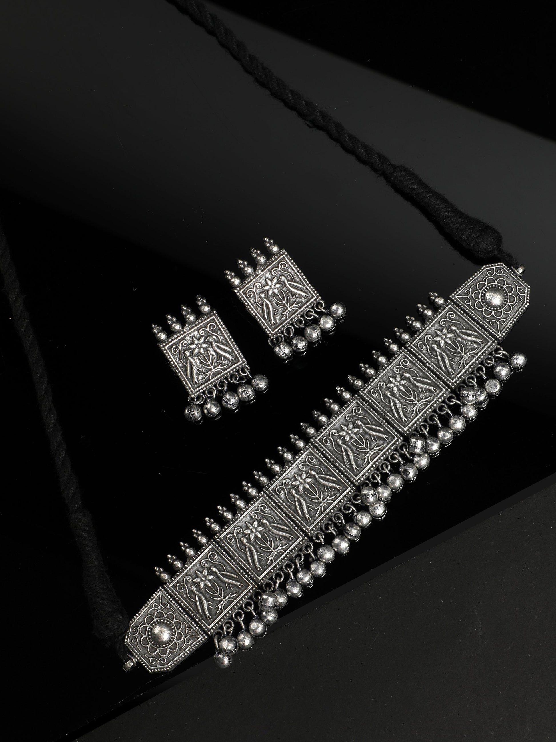 Ishin Women's Oxidised Silver Plated Choker Jewellery Set 