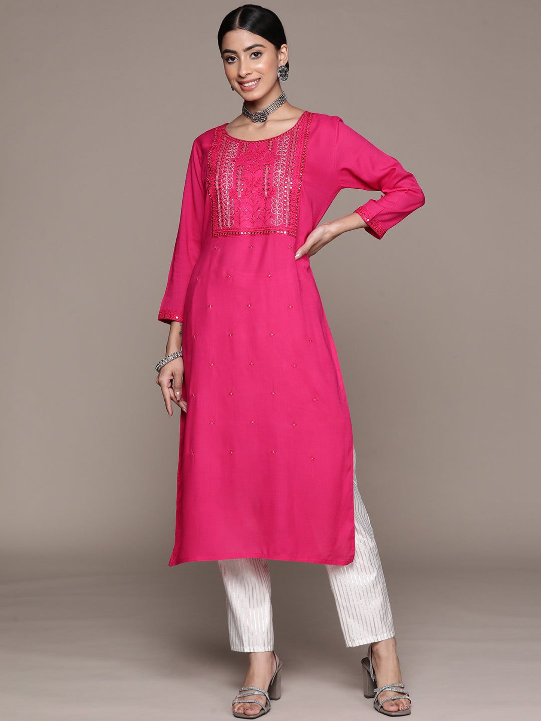 Ishin Women's Magenta Embellished Straight Kurta