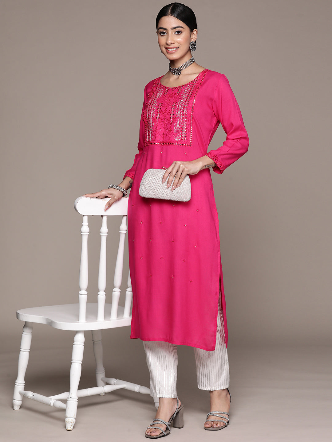 Ishin Women's Magenta Embellished Straight Kurta