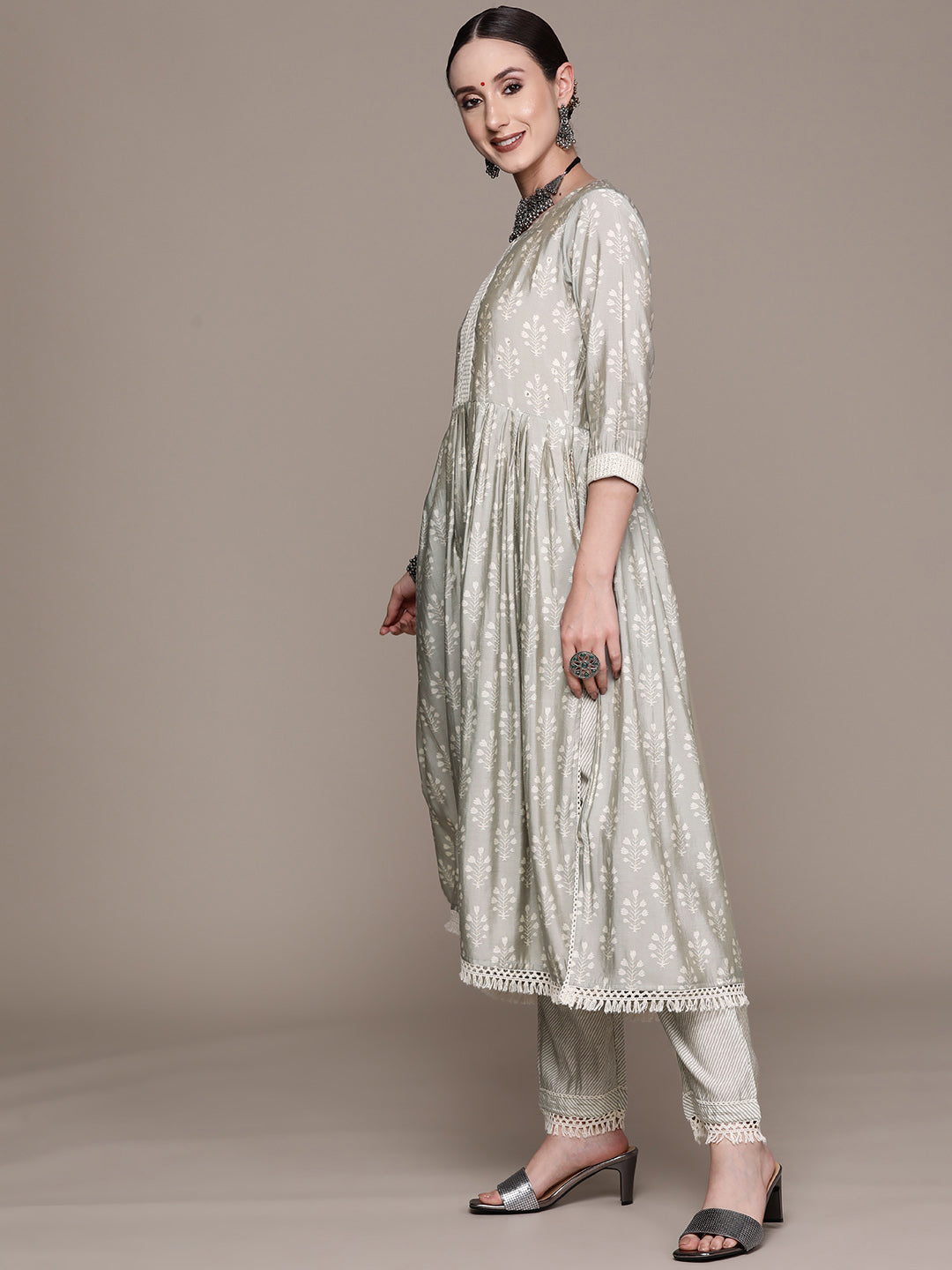 Ishin Women's Grey Yoke Design High Slit Kurta with Trouser & Dupatta