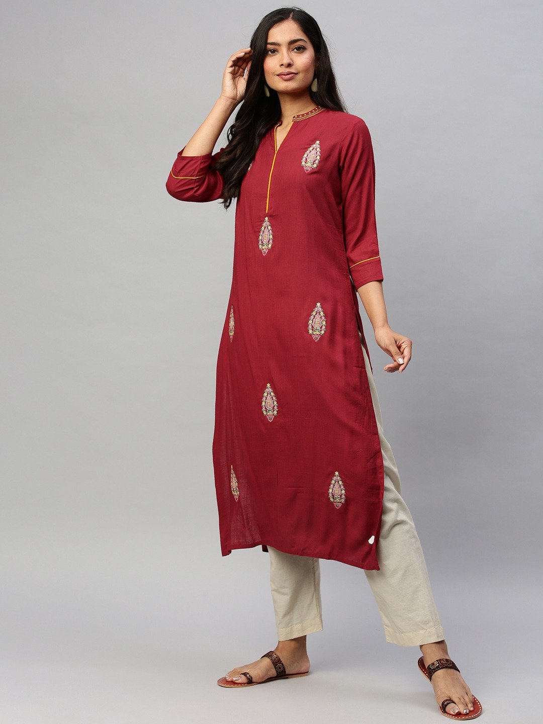 Ishin Women's Rayon Maroon Embroidered Straight Kurta