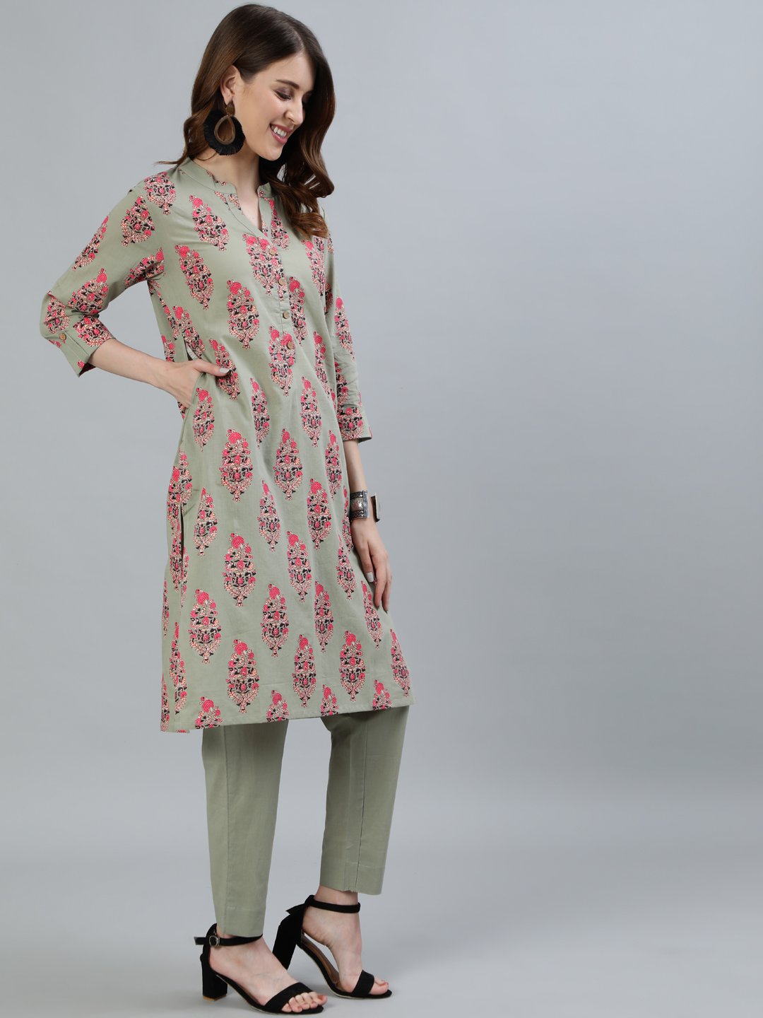 Ishin Women's Green Block Printed Straight Kurta With Trouser