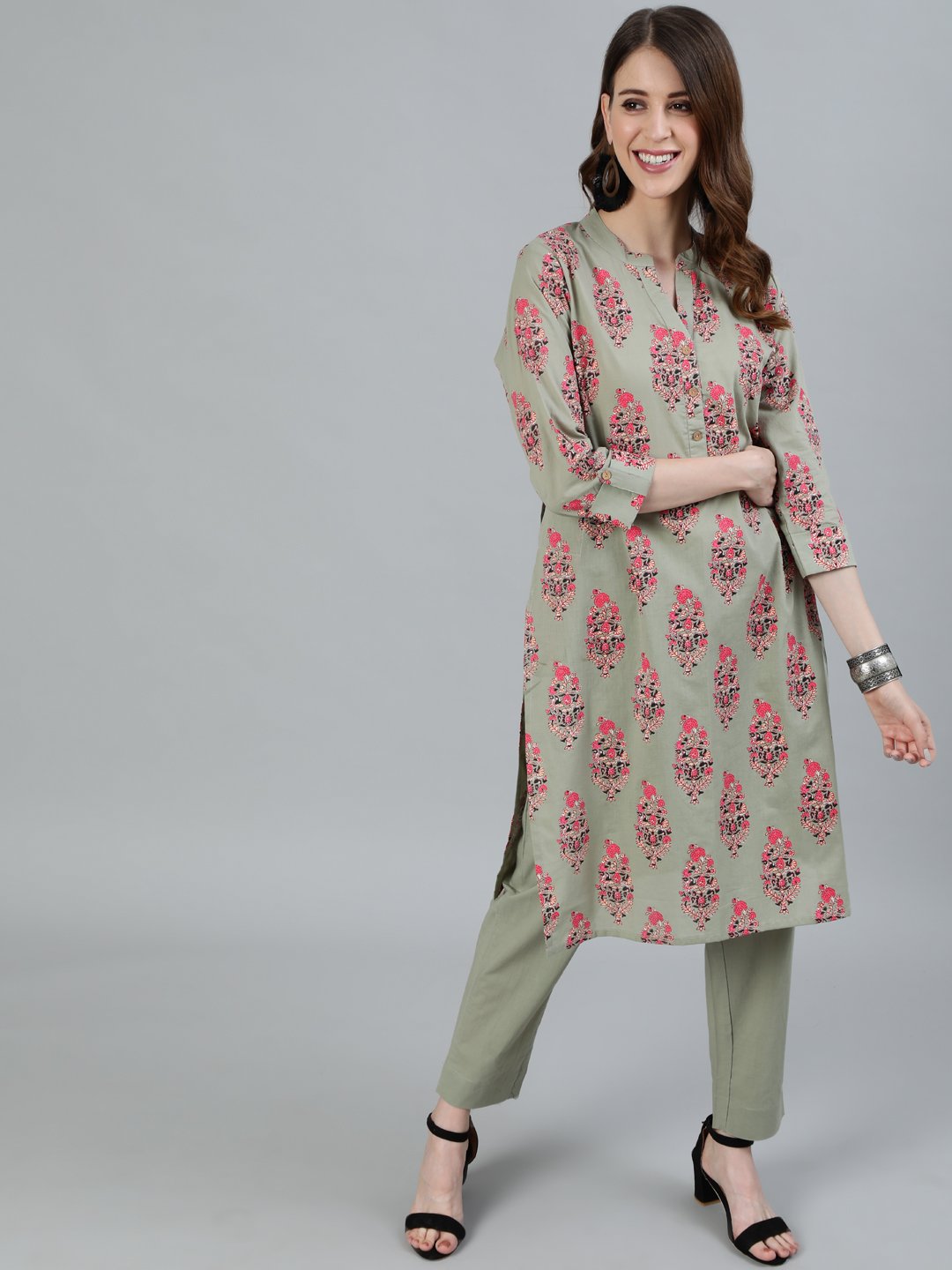 Ishin Women's Green Block Printed Straight Kurta With Trouser