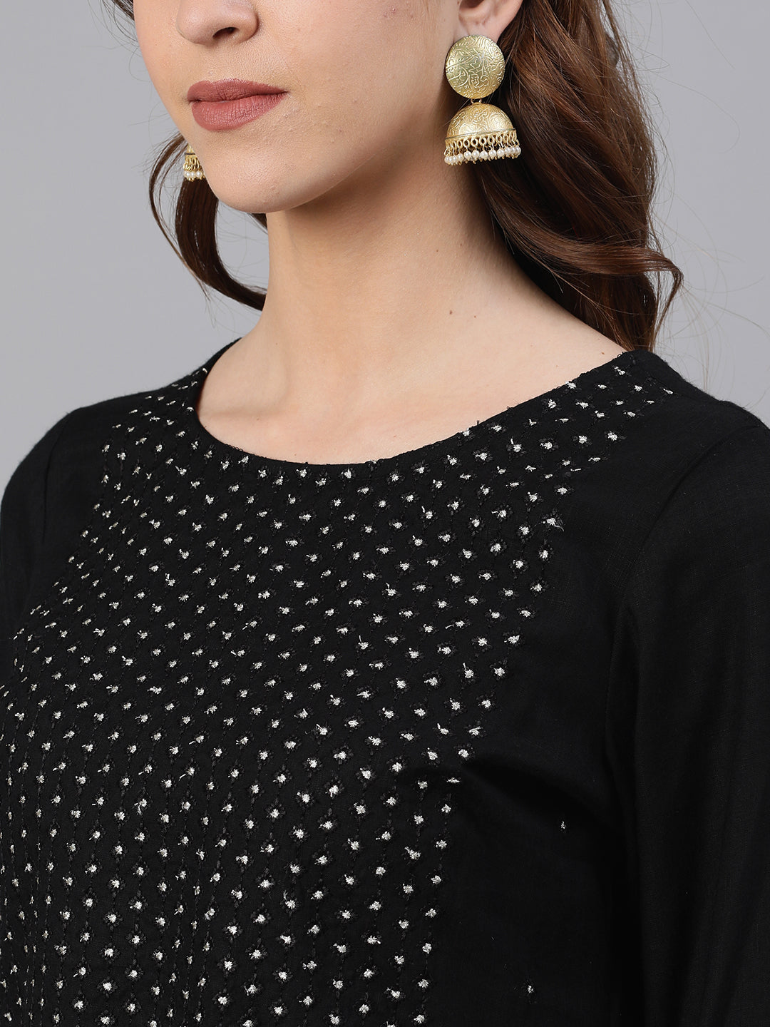 Women Black & White Embroidered Kurta with Trousers