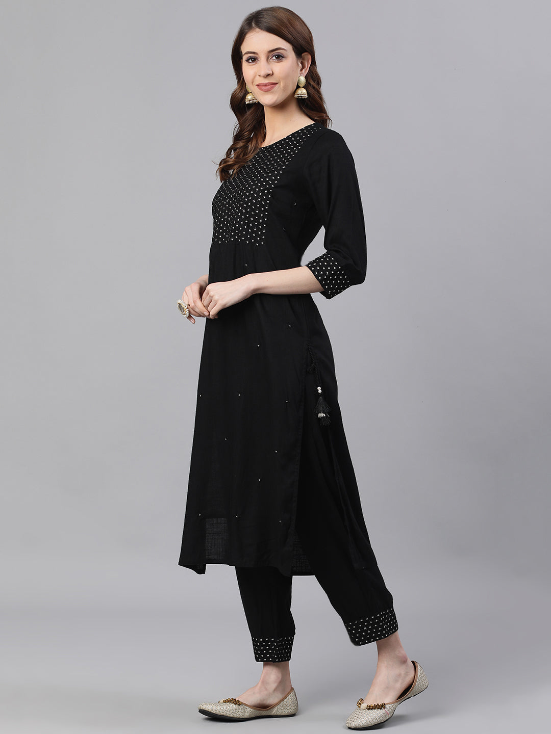Women Black & White Embroidered Kurta with Trousers