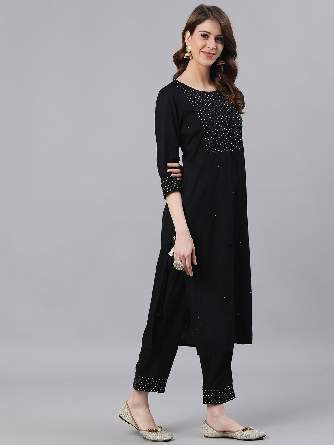 Women Black & White Embroidered Kurta with Trousers