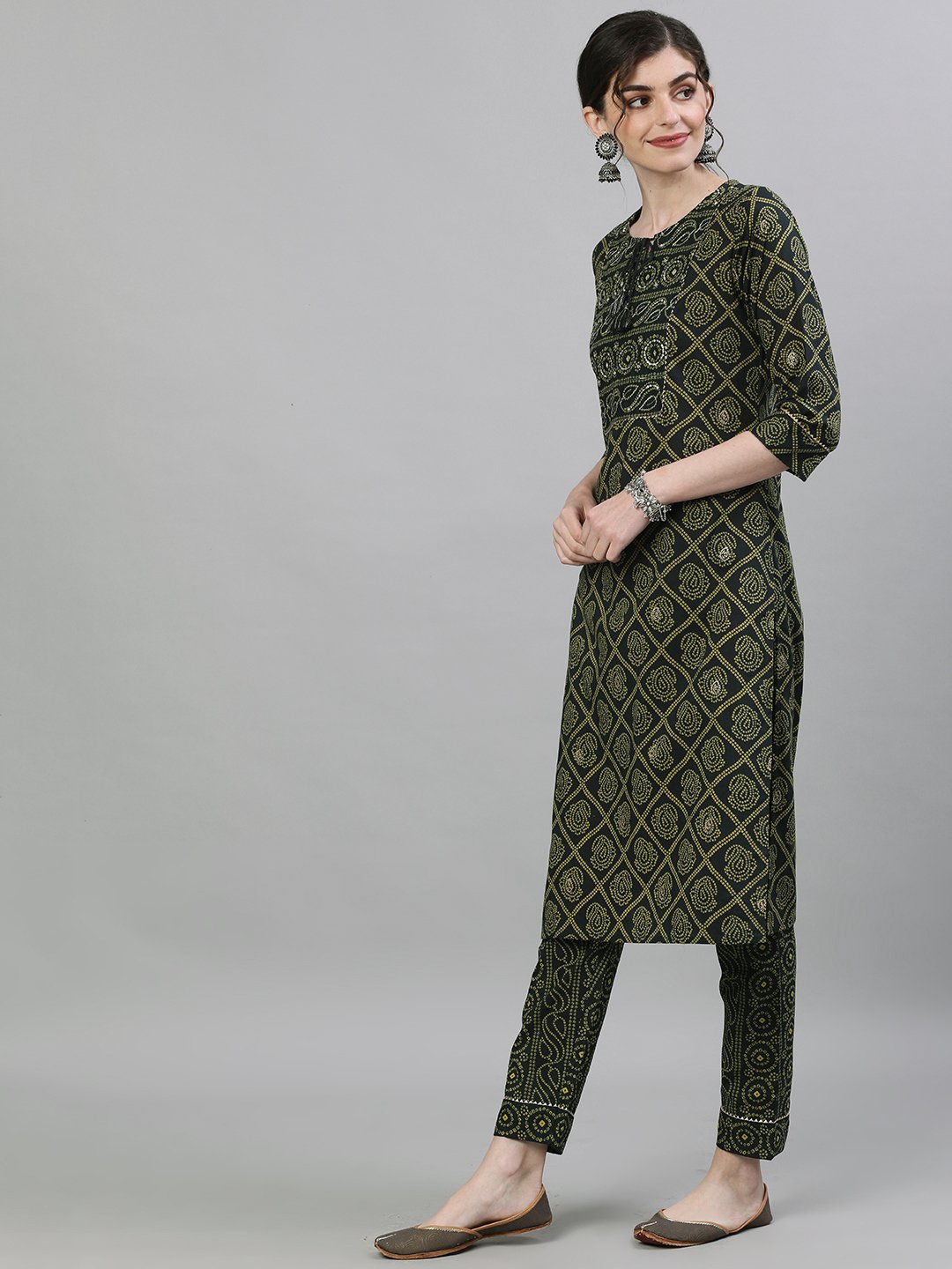 Ishin Women's Cotton Green Bandhani Embellished Straight Kurta Trouser Set