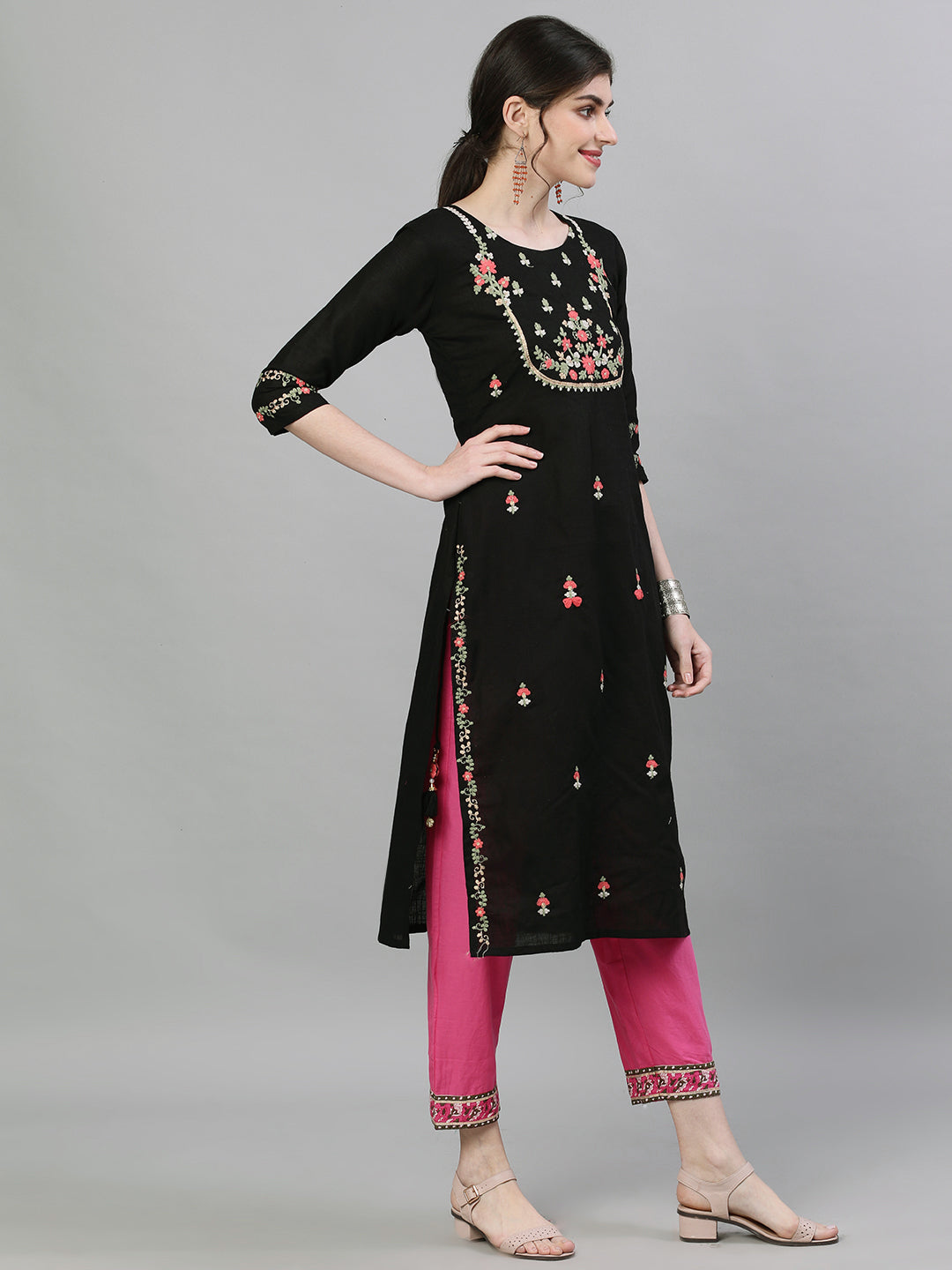 Ishin Women's Cotton Black Embroidered Straight Kurta
