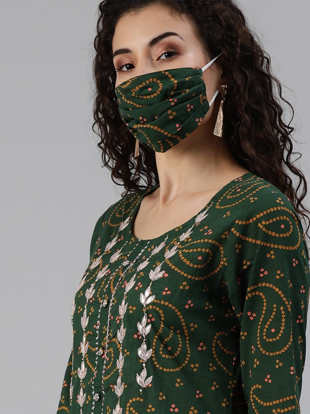 Ishin Women's Green Yoke Design Bandhani A-Line Kurta